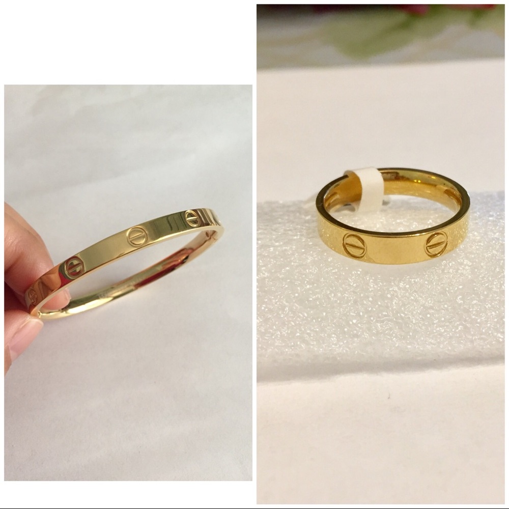 Bundle for a ring and a bracelet gold color